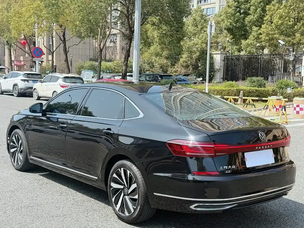 Volkswagen Passat — фото 10