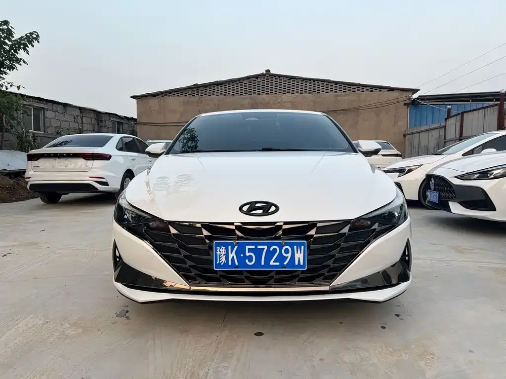 Hyundai Elantra — фото 4