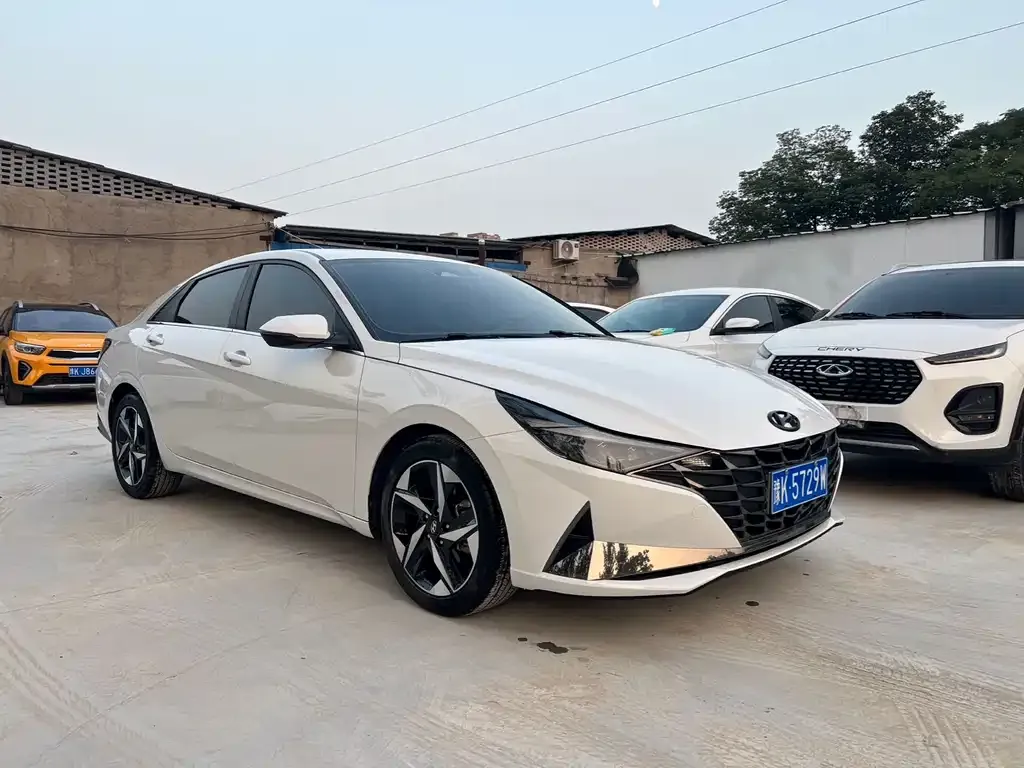 Hyundai Elantra — фото 2