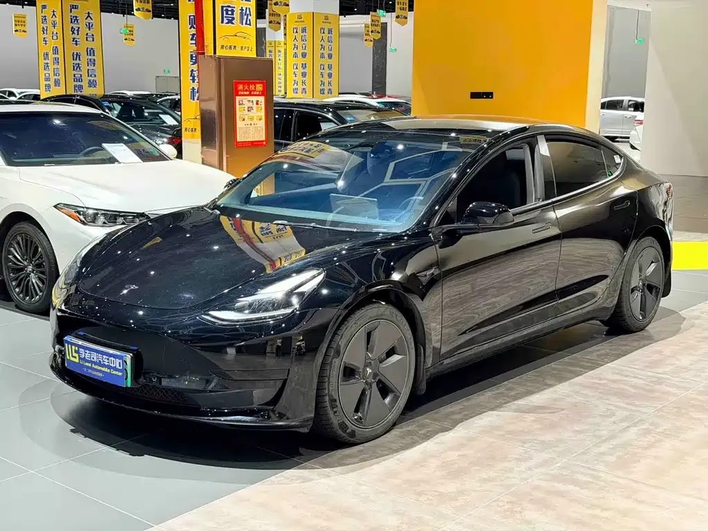 Tesla Model 3 — фото 1