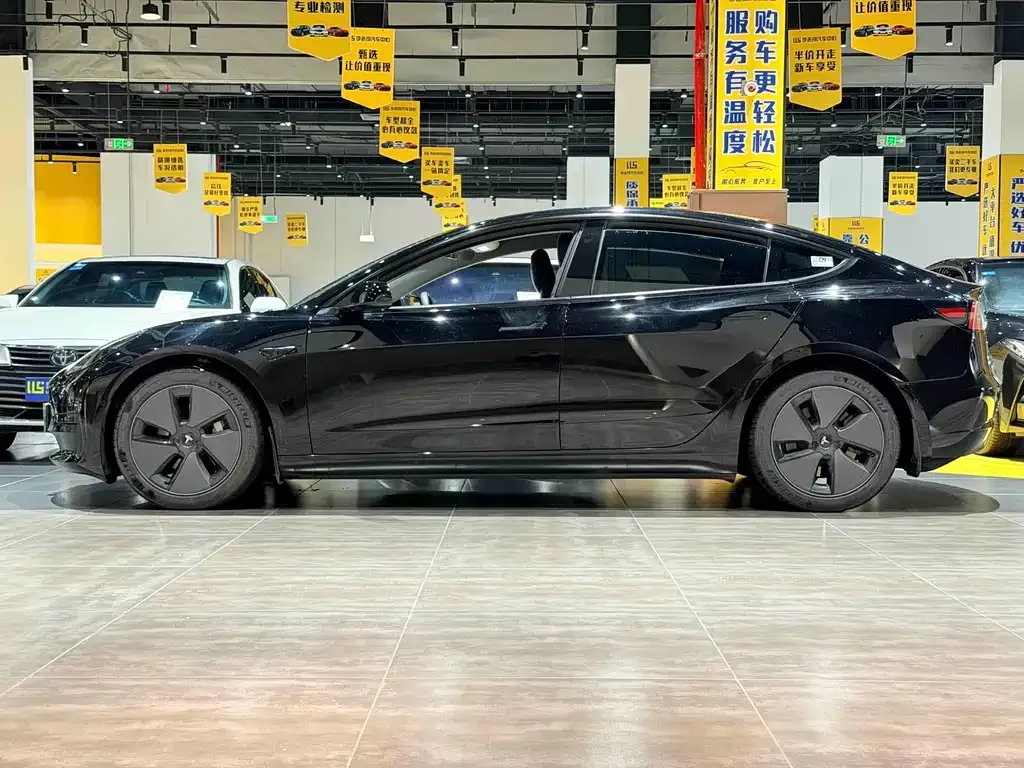 Tesla Model 3 — фото 9