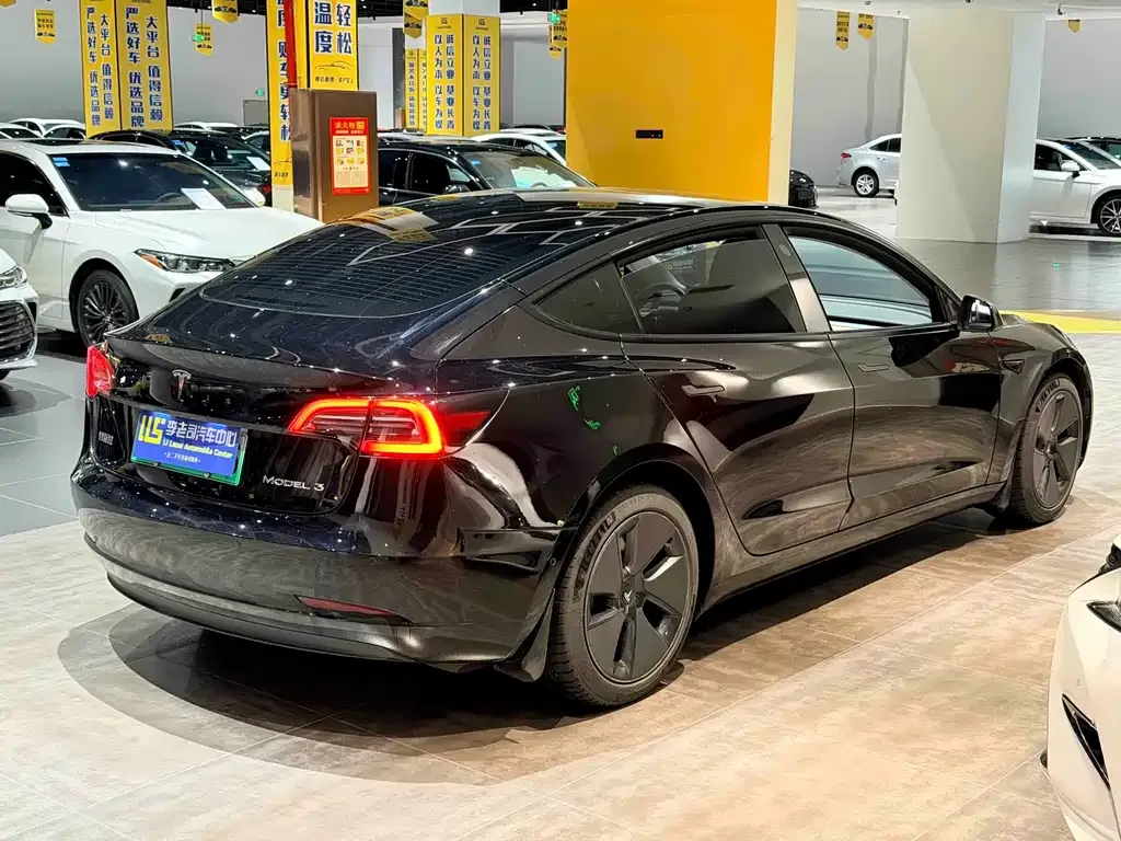 Tesla Model 3 — фото 7