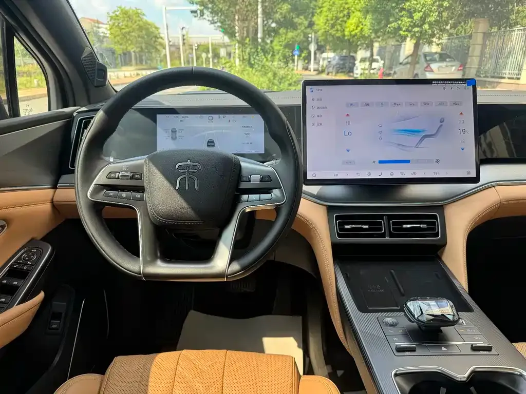 BYD L DM-i — фото 3