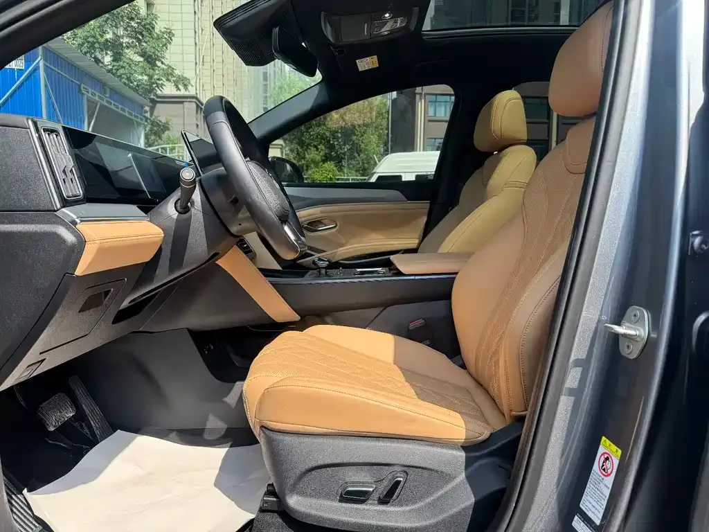 BYD L DM-i — фото 8