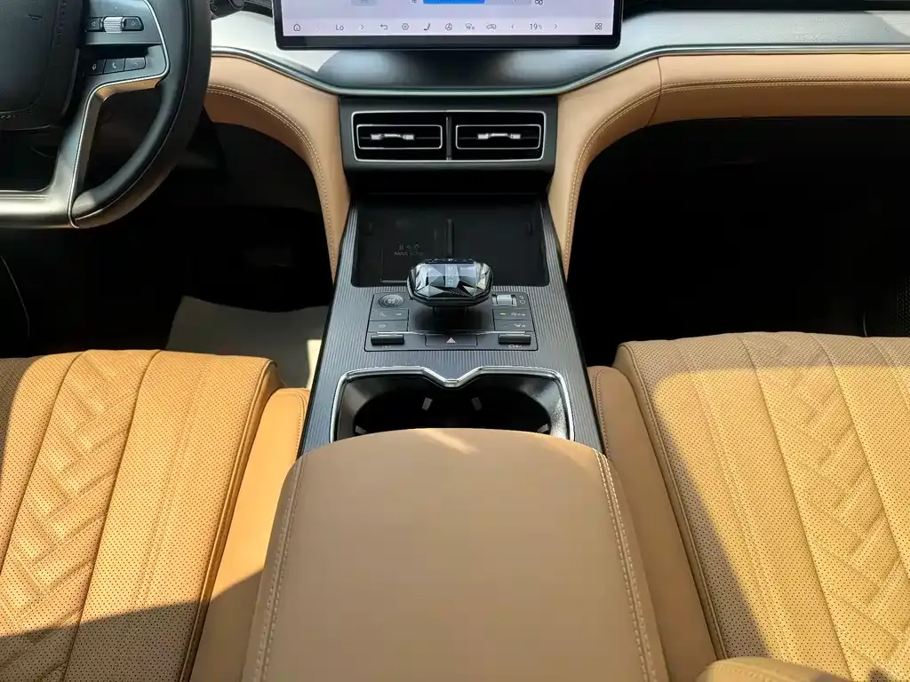 BYD L DM-i — фото 2