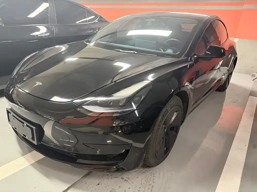 Tesla Model 3 — фото 1