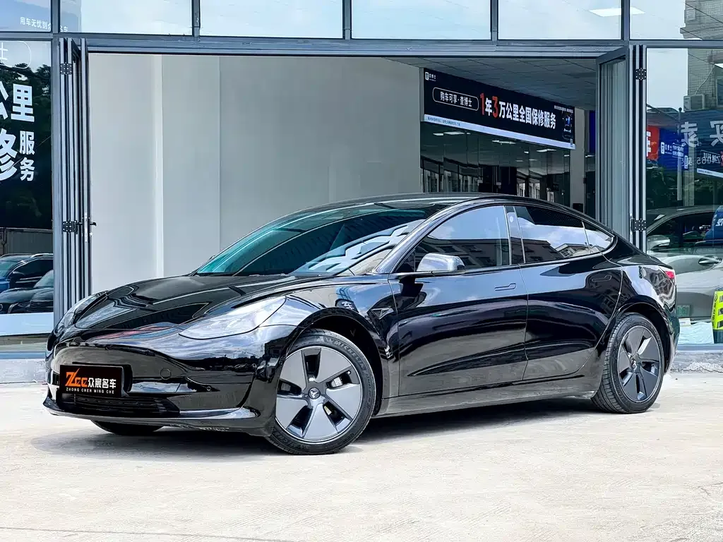 Tesla Model 3 — фото 1