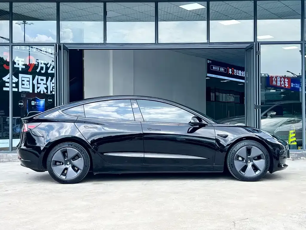 Tesla Model 3 — фото 9