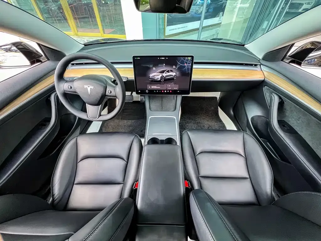 Tesla Model 3 — фото 7
