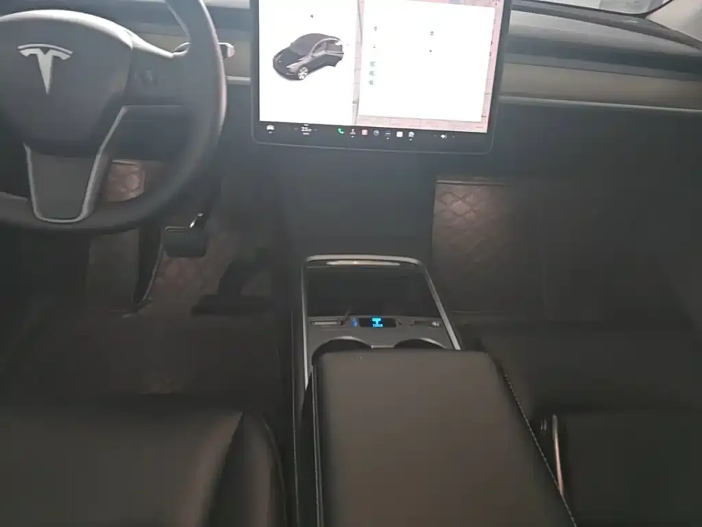 Tesla Model Y — фото 4