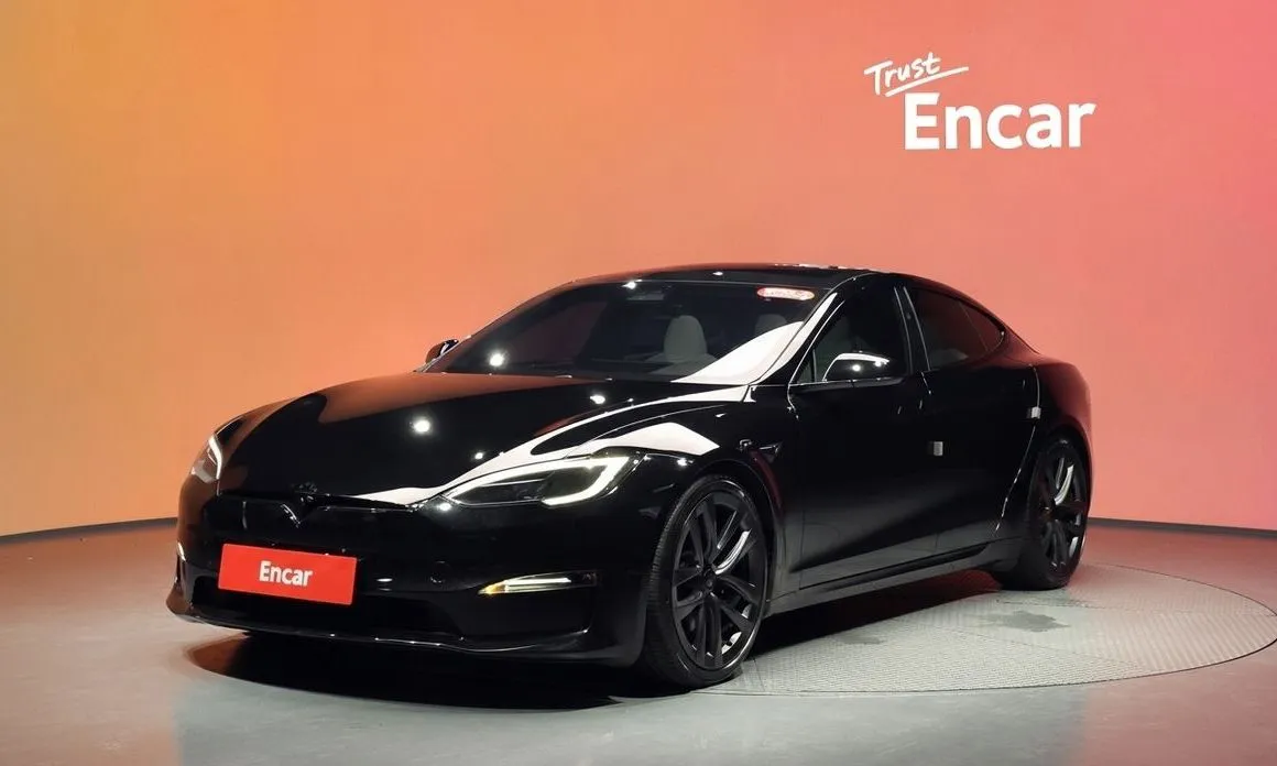 Tesla Model S — фото 1