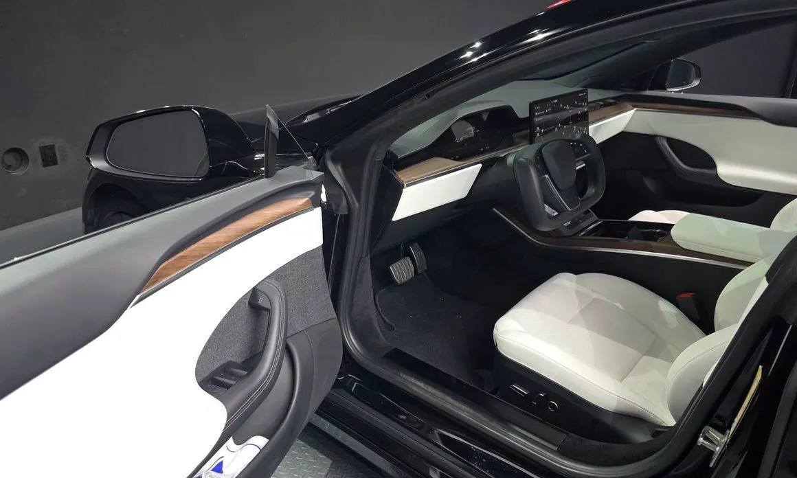 Tesla Model S — фото 4