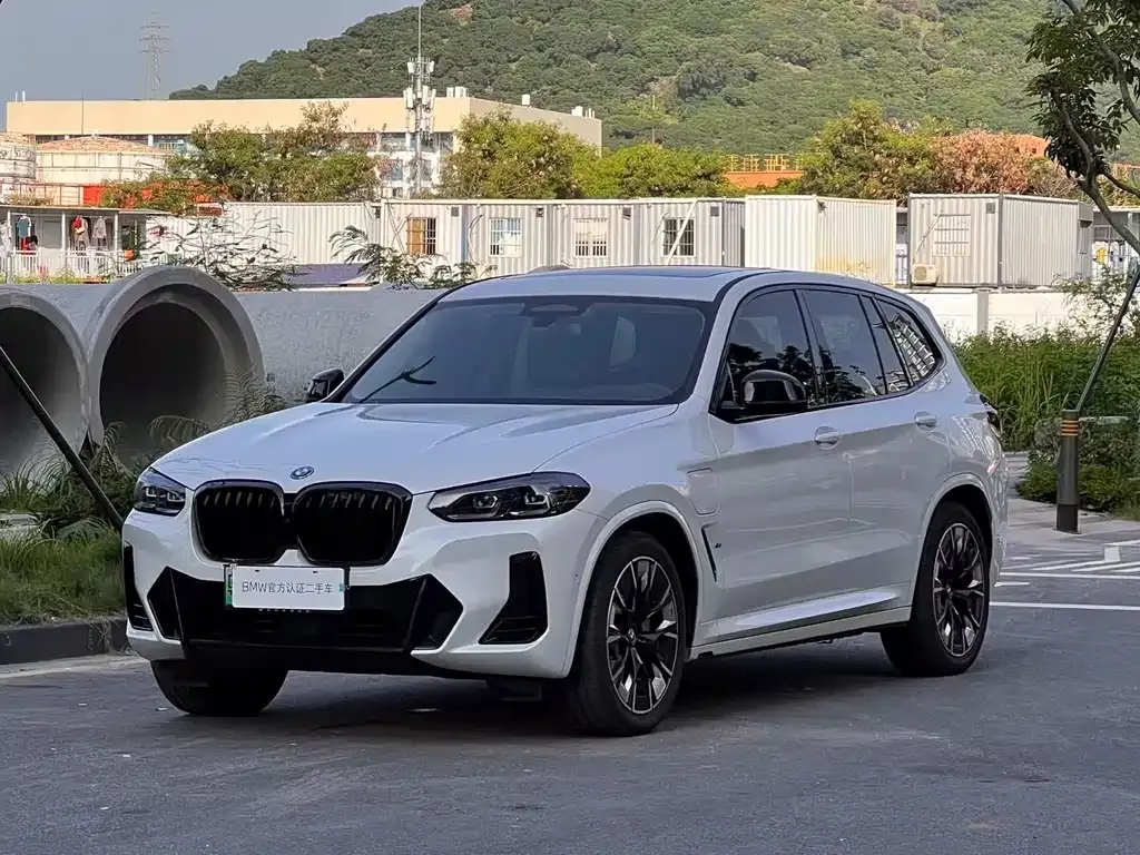 BMW iX3 — фото 1