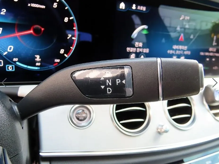 Mercedes-Benz E-Class 2021 из KR, фото 2