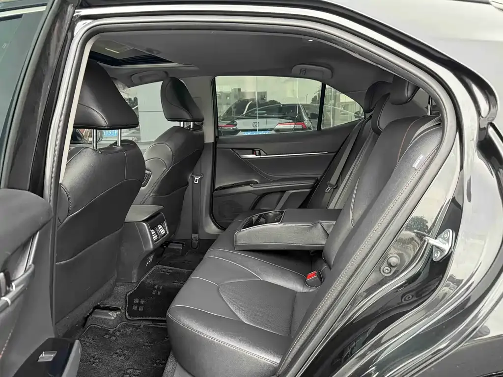 Toyota Camry 2024 из CN, фото 2