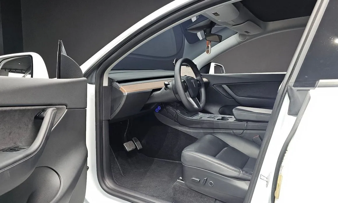 Tesla Model Y — фото 10