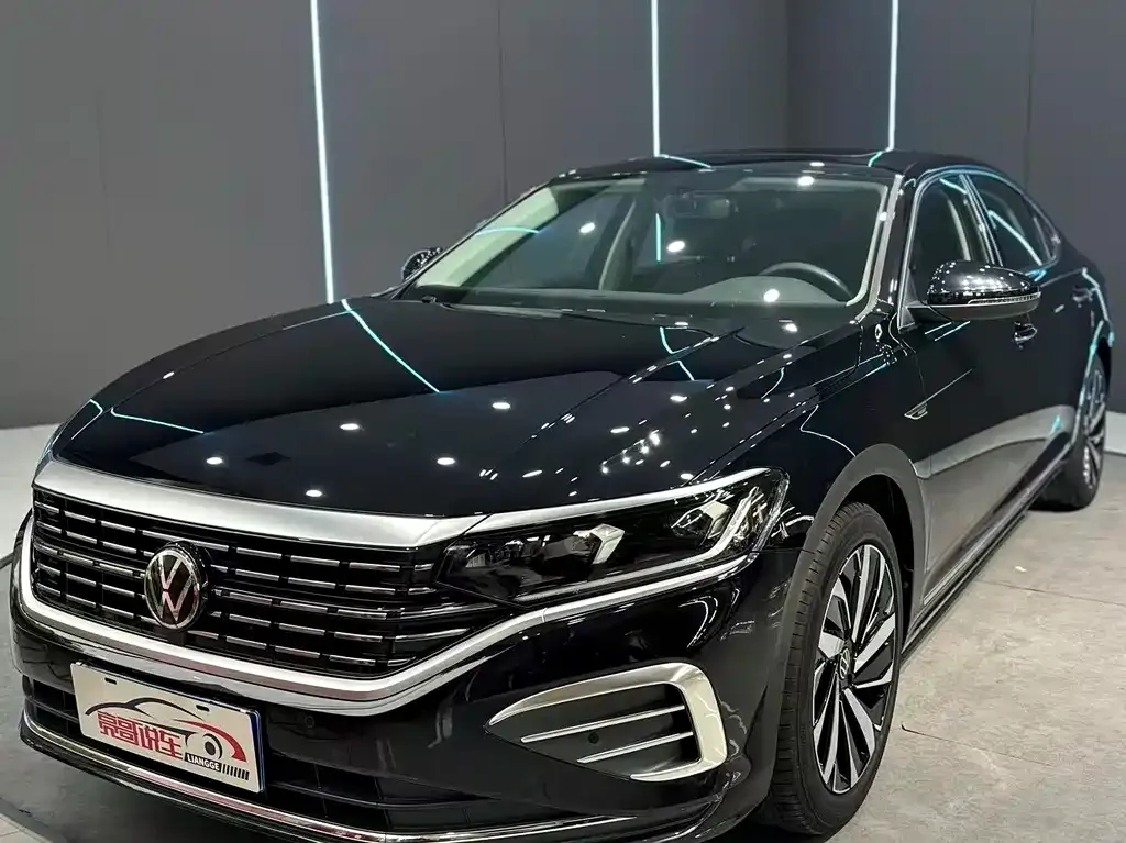 Volkswagen Passat — фото 1