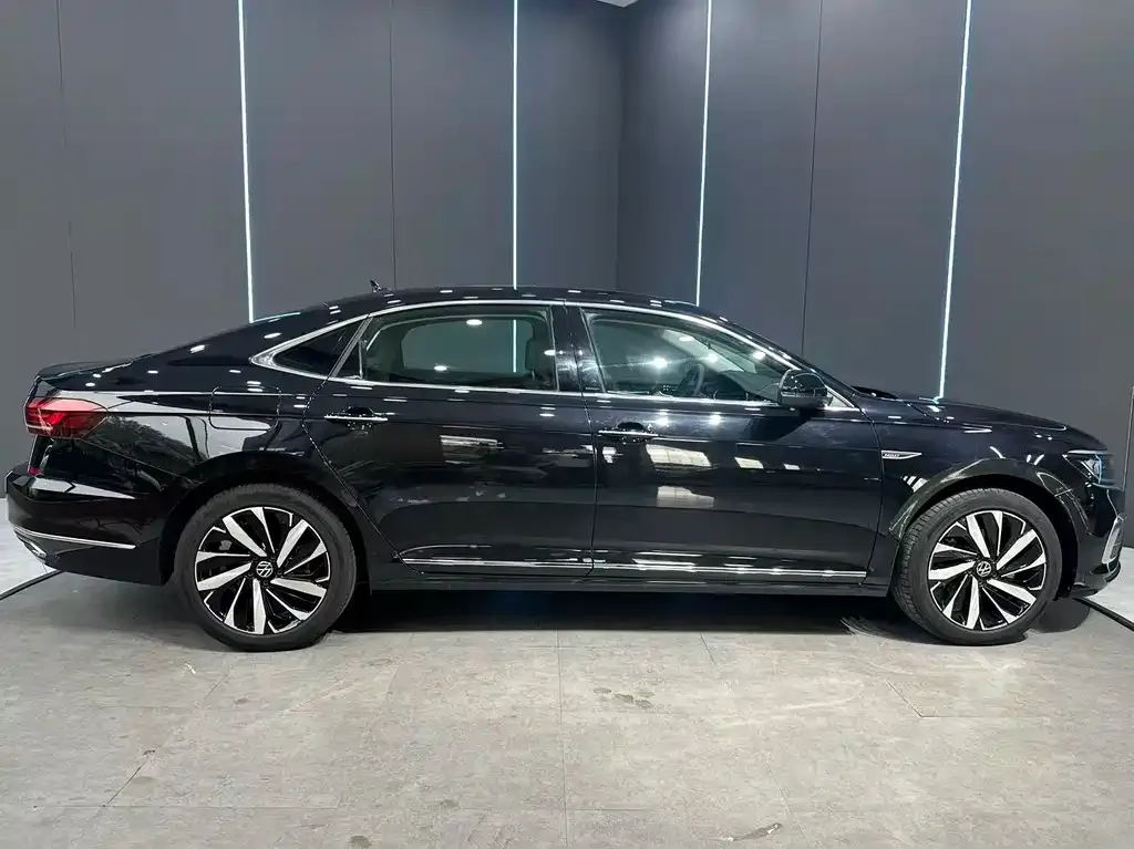 Volkswagen Passat — фото 5
