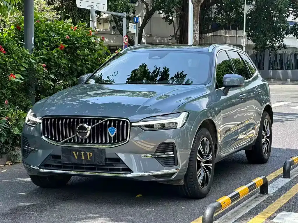 Volvo XC60 — фото 1