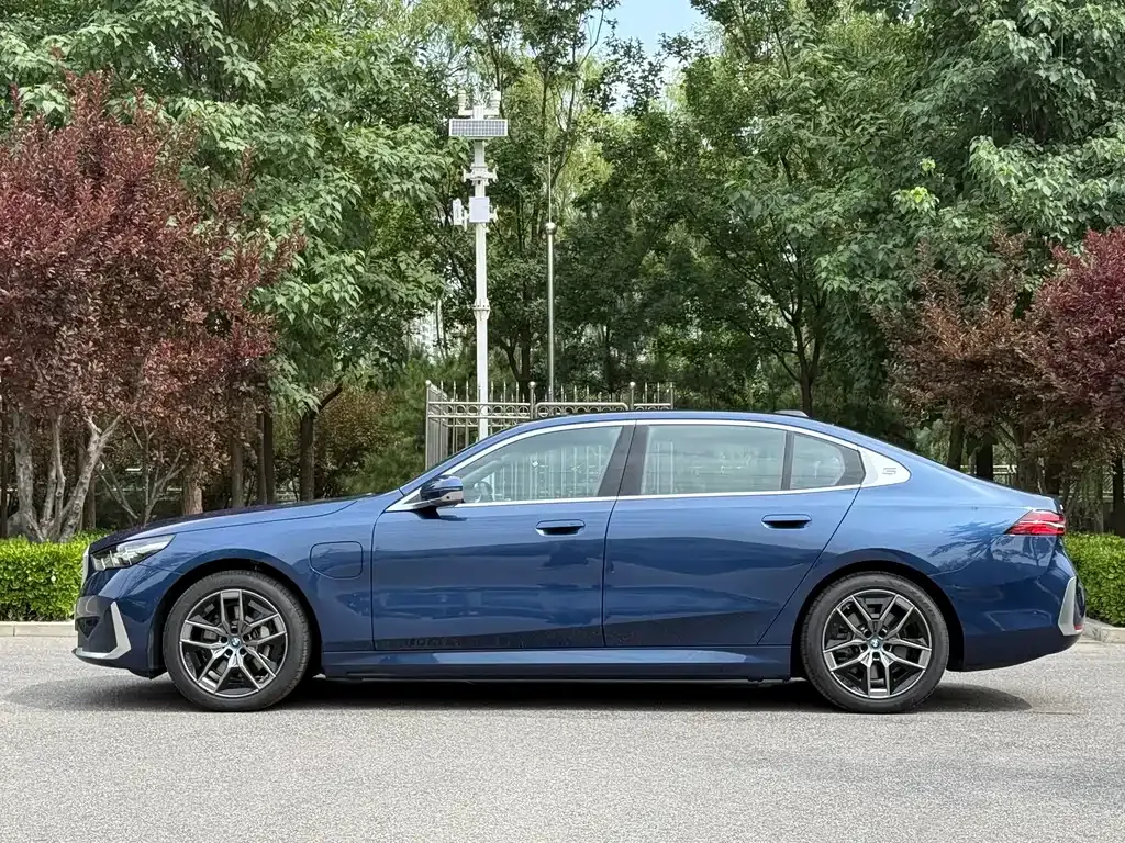 BMW i5 — фото 10