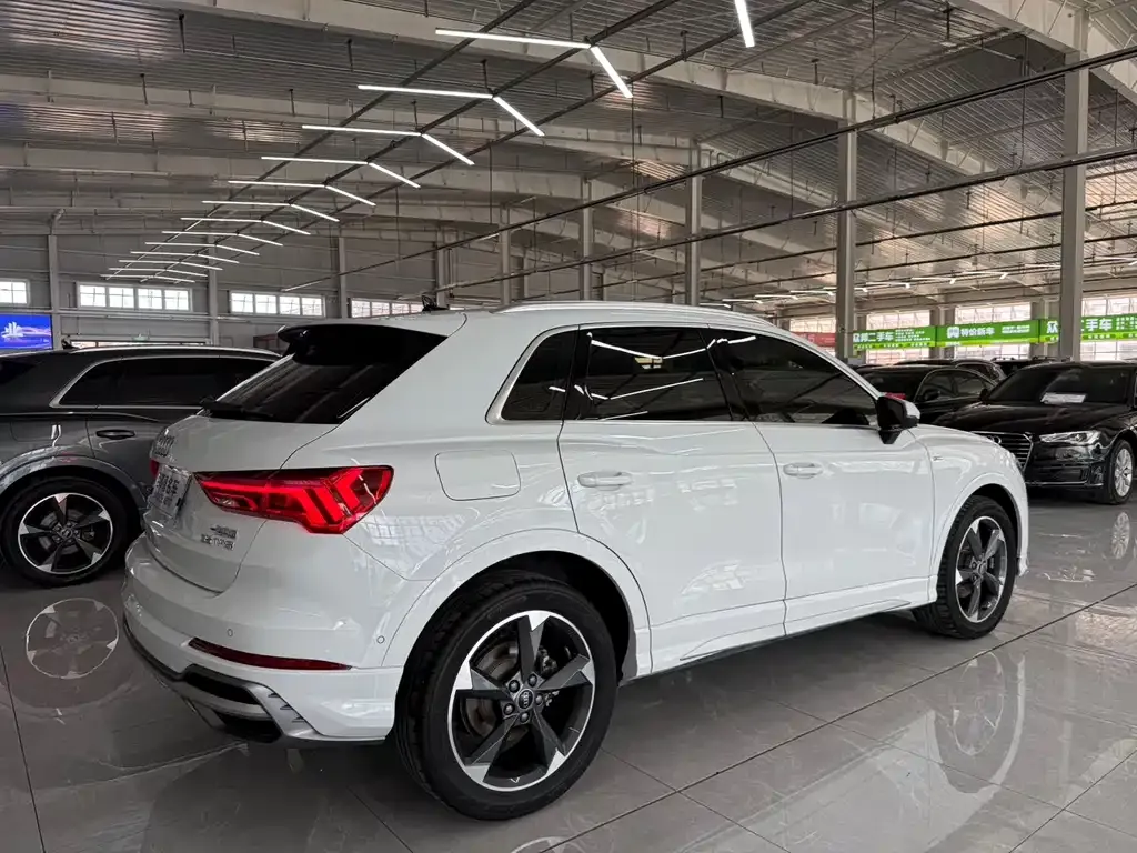 Audi Q3 — фото 6