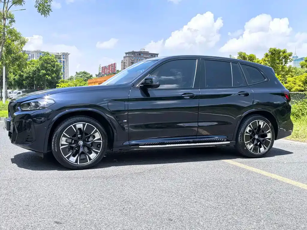 BMW iX3 — фото 4