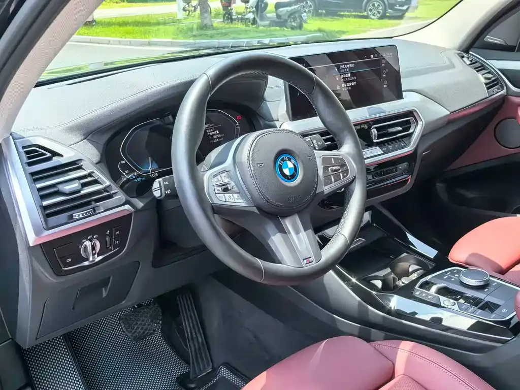BMW iX3 — фото 2