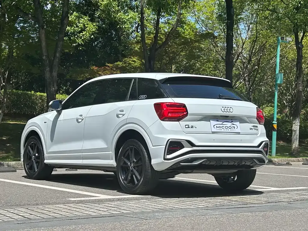 Audi Q2L — фото 10