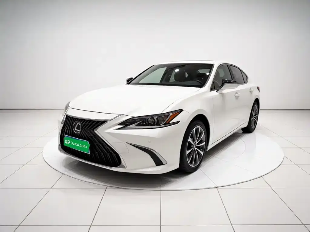 Lexus ES — фото 1