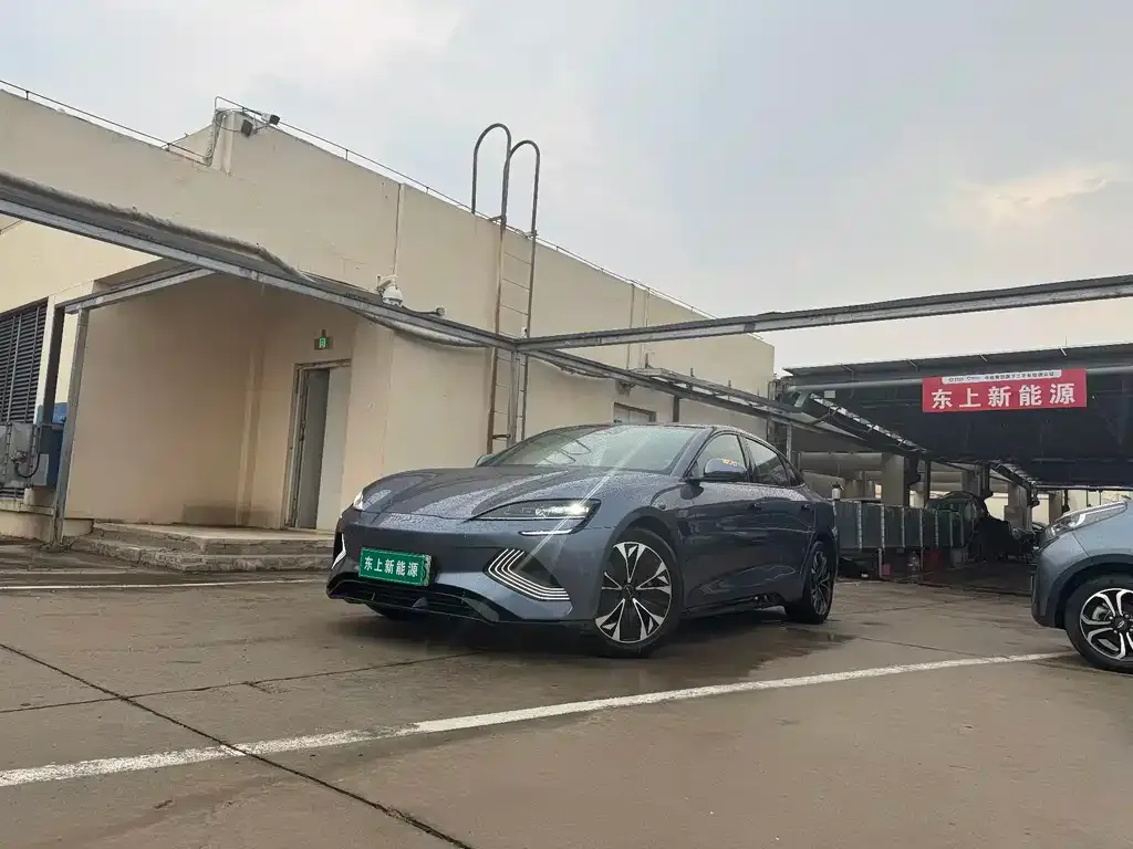 BYD Seal — фото 1
