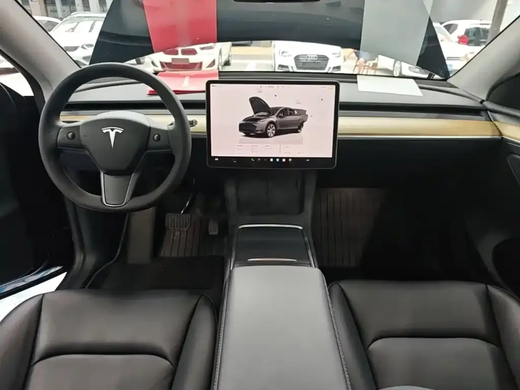 Tesla Model Y — фото 5