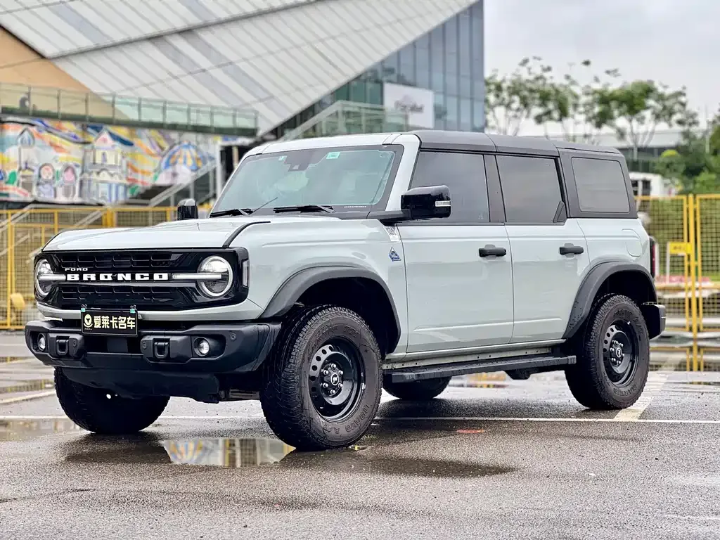 Ford Bronco — фото 1