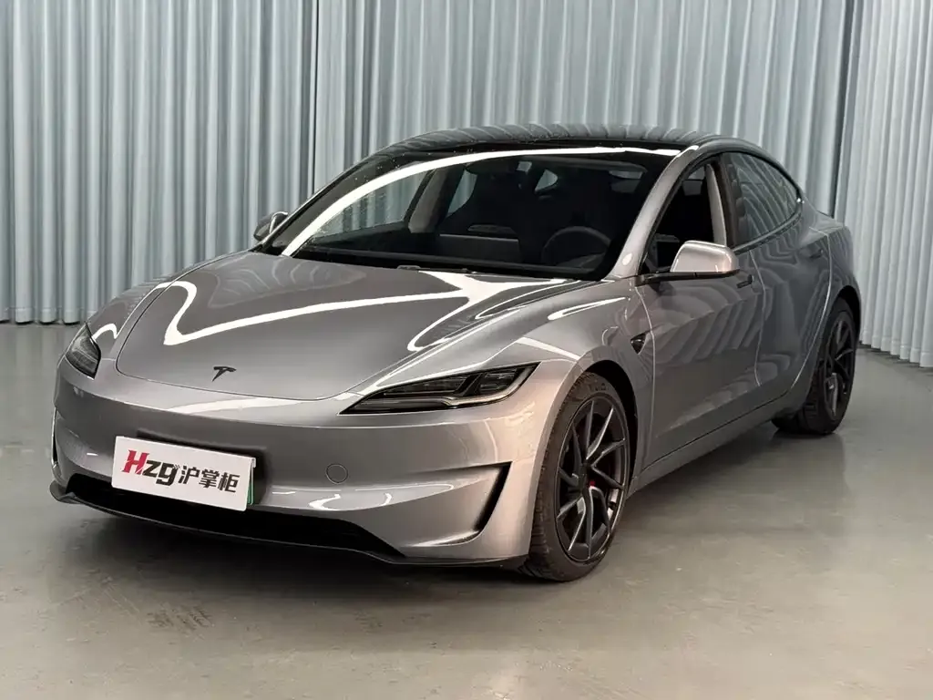 Tesla Model 3 — фото 1