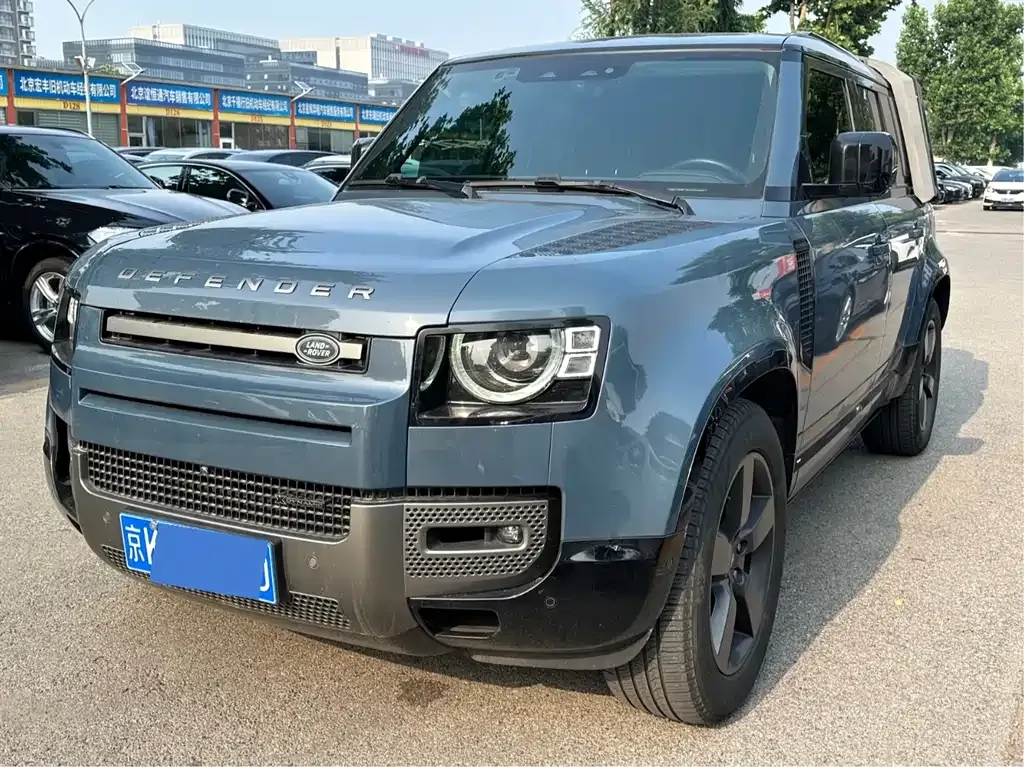 Land Rover Defender — фото 1