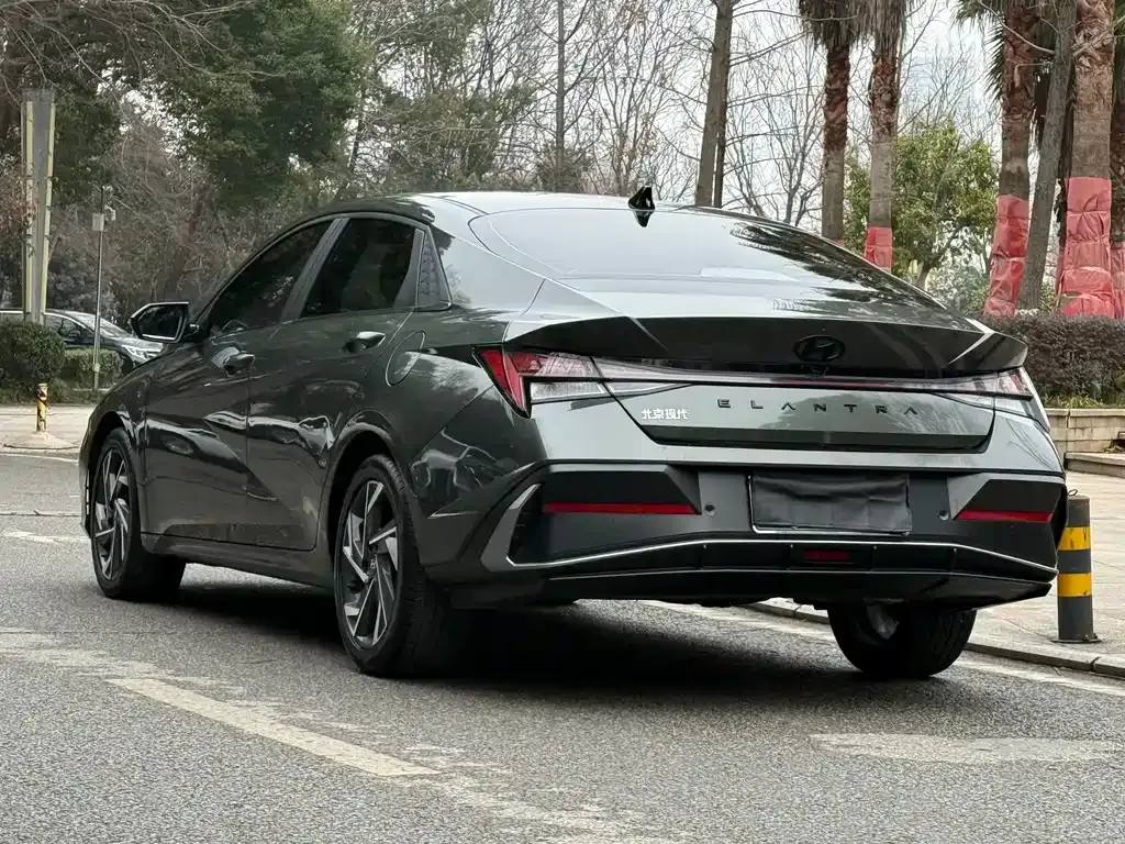 Hyundai Elantra — фото 9