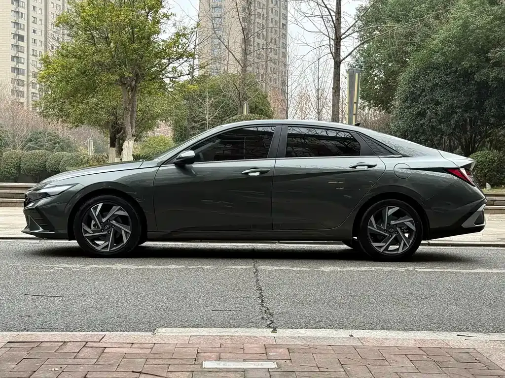 Hyundai Elantra — фото 10