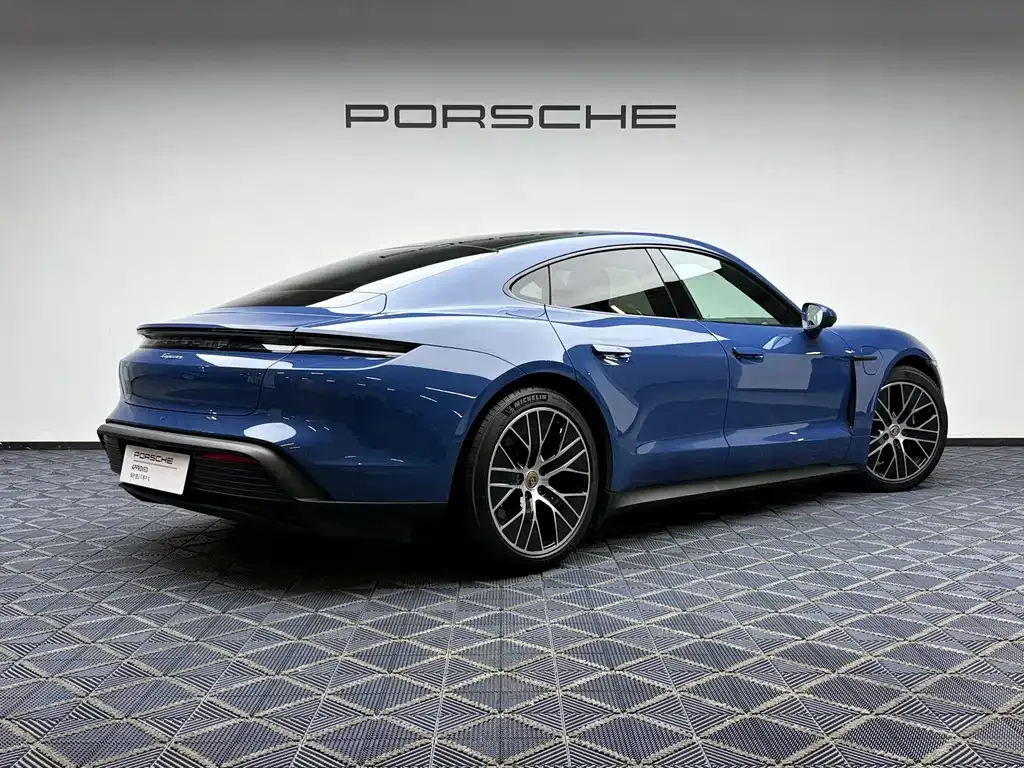 Porsche Taycan — фото 9