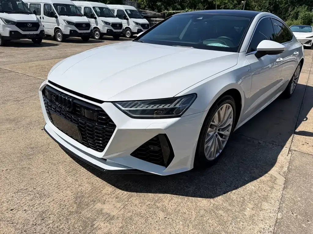 Audi A7 — фото 1