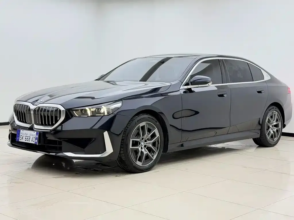BMW 5 Series — фото 1