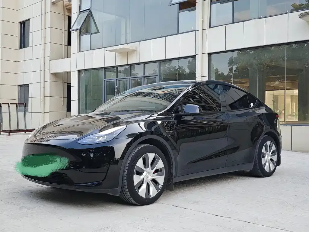 Tesla Model Y — фото 1