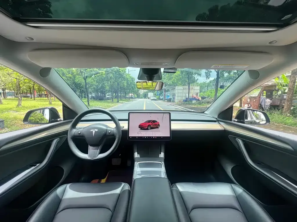 Tesla Model Y — фото 9