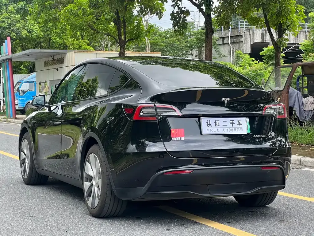 Tesla Model Y — фото 6