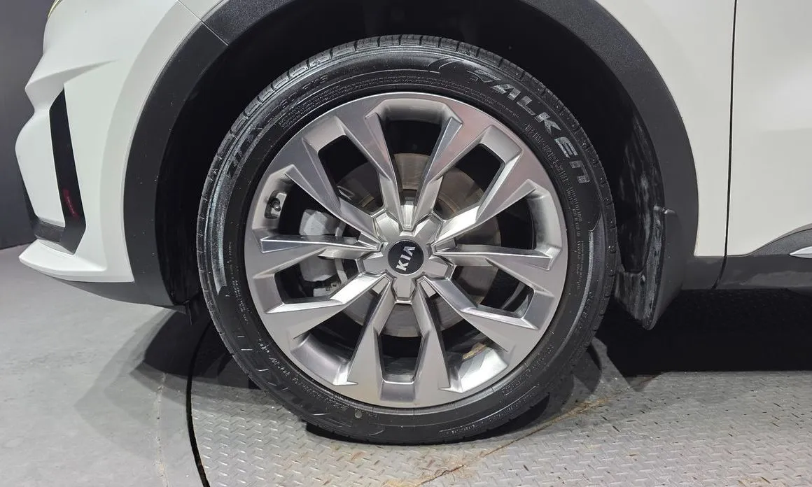 Kia Sorento — фото 9