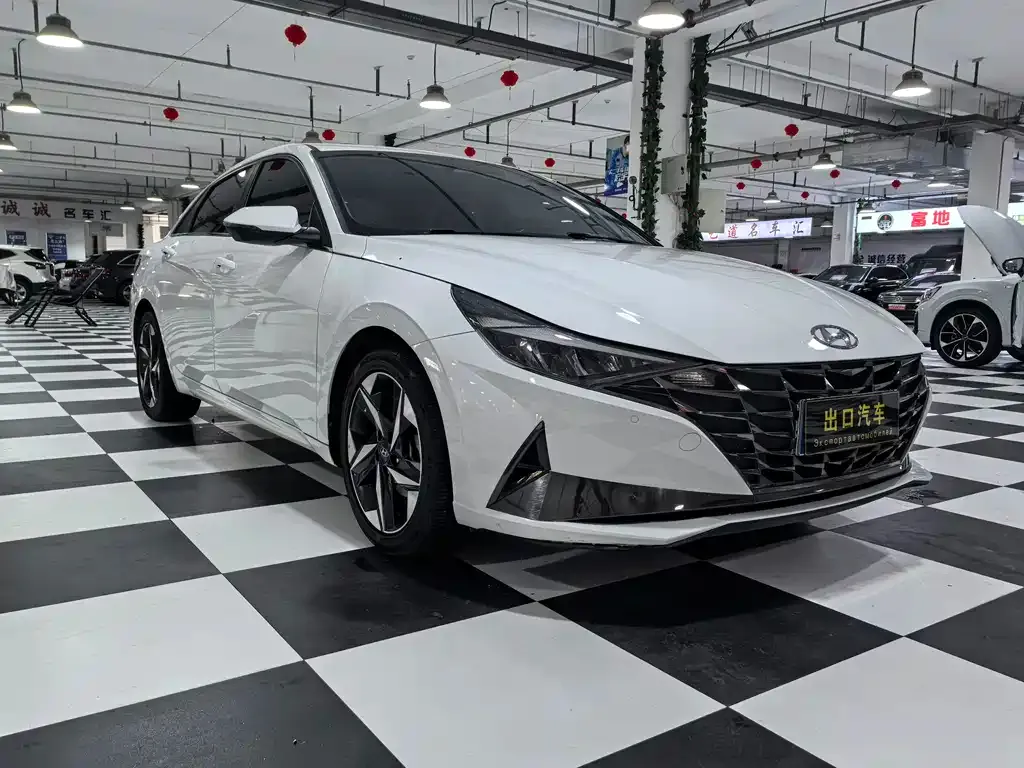Hyundai Elantra — фото 10