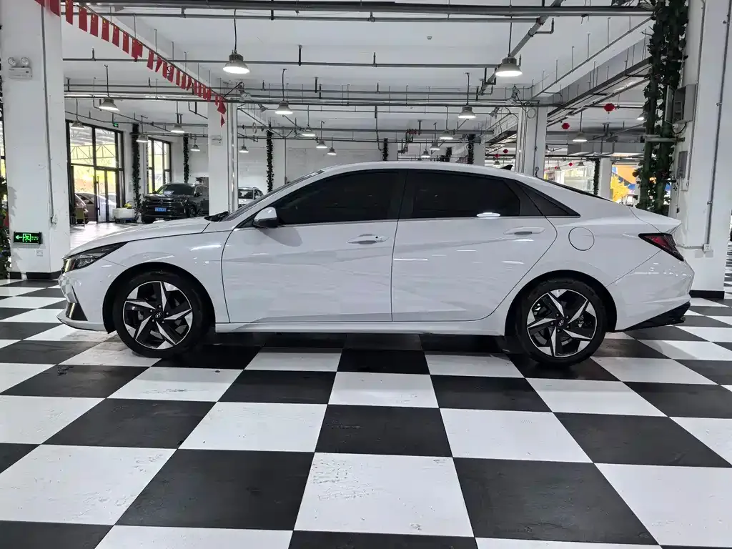 Hyundai Elantra — фото 8