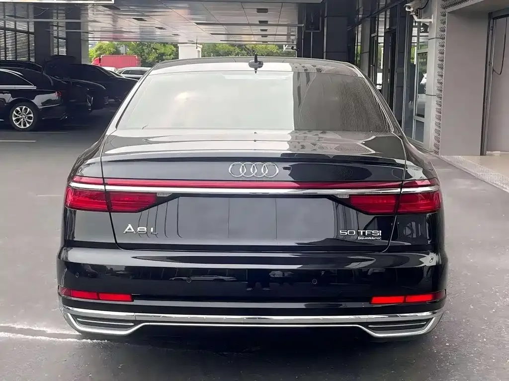 Audi A8 — фото 6