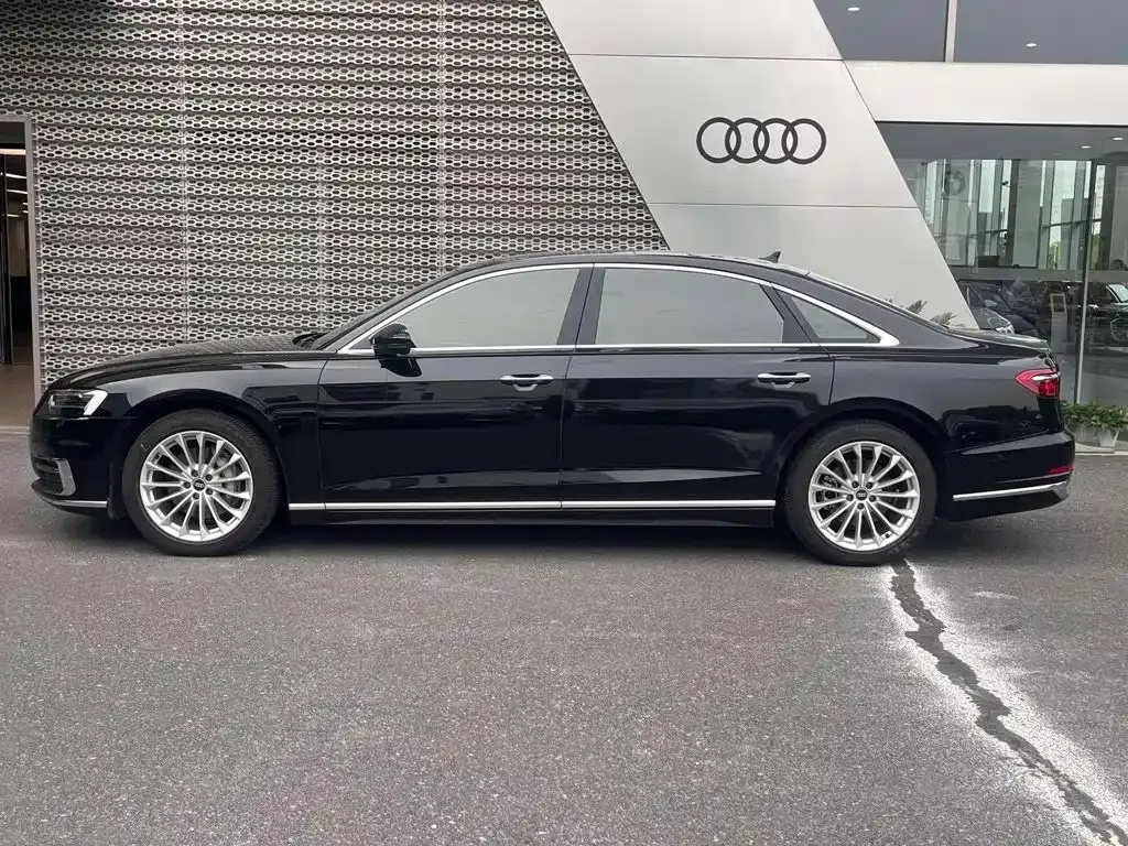 Audi A8 — фото 10