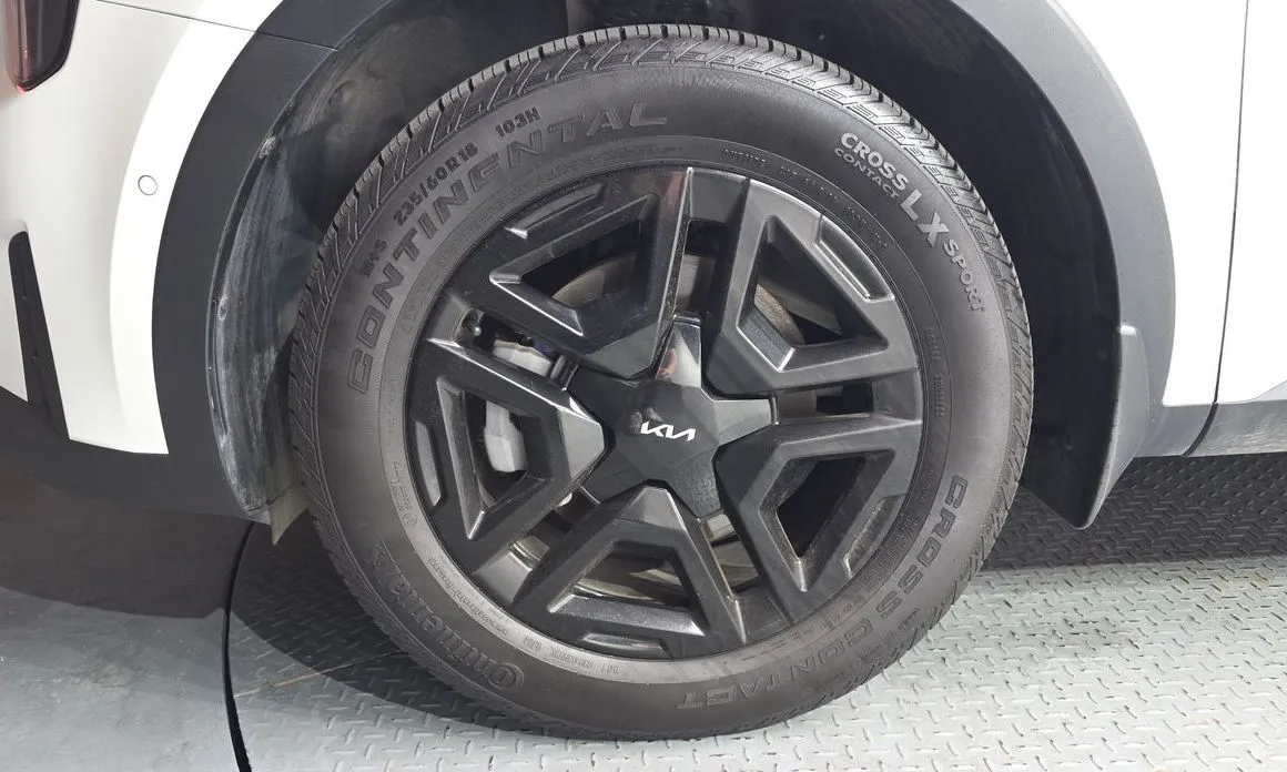 Kia Sorento — фото 7