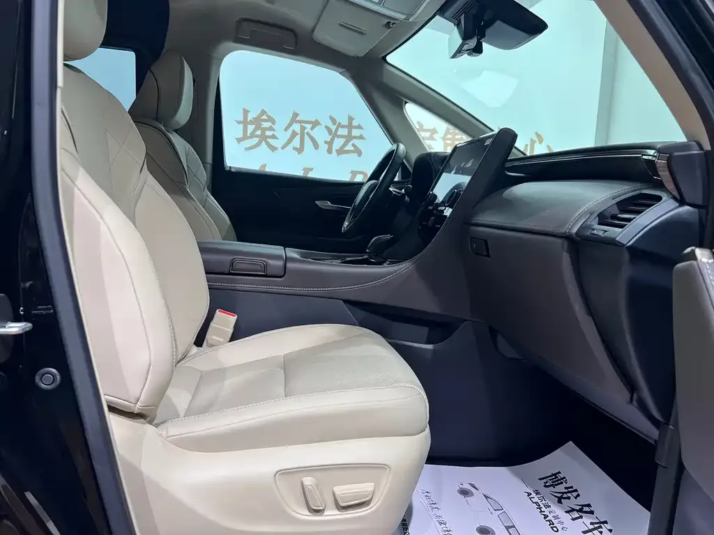 Toyota Alphard — фото 6