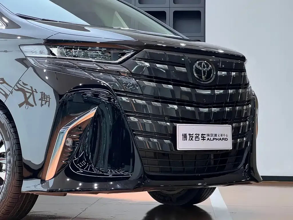 Toyota Alphard — фото 4